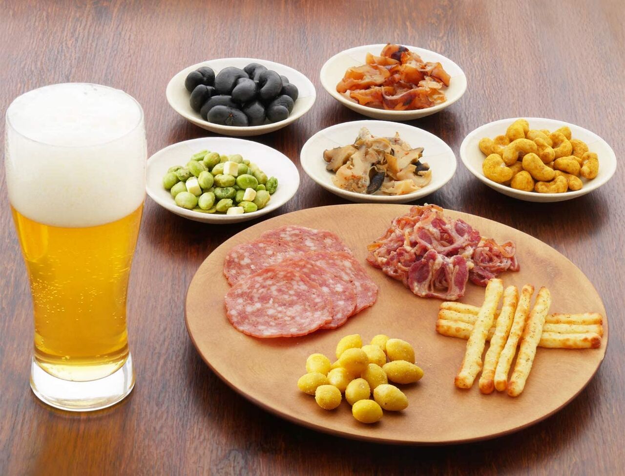 【一理ある】ビールの強みって、「つまみを選ばないところ」だよな・・・他の酒だとこうはいかない