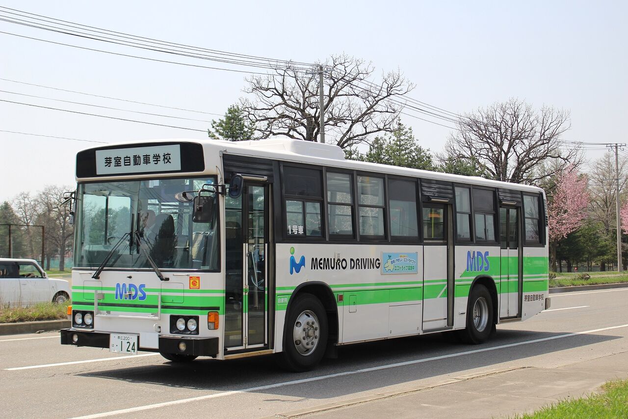 芽室自動車学校の3扉バス 元東武バス車両 札幌学院大学鉄道研究会ob会