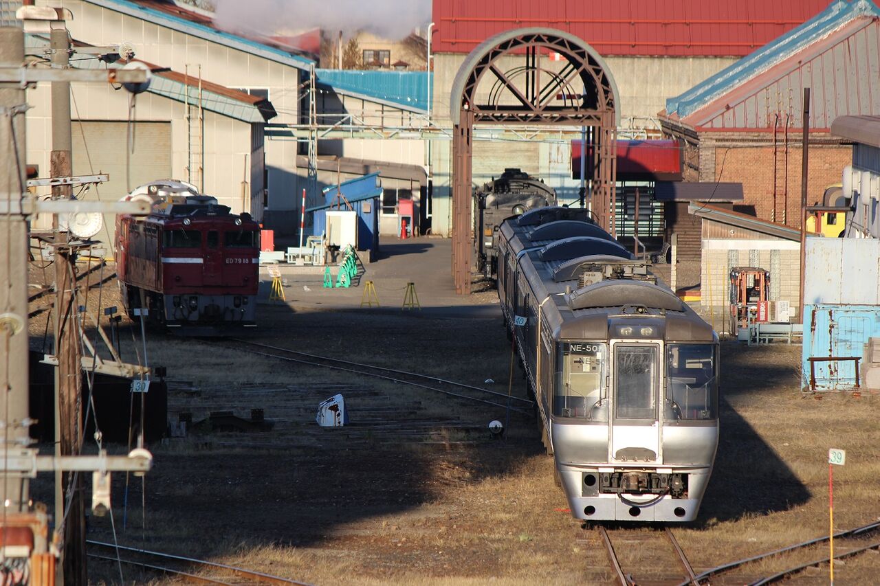 苗穂工場の留置車両達 何故か自走したキハ260 1304 札幌学院大学鉄道研究会ob会 苗穂工場の留置車両達 何故か自走したキハ260 1304 札幌学院大学鉄道研究会ob会