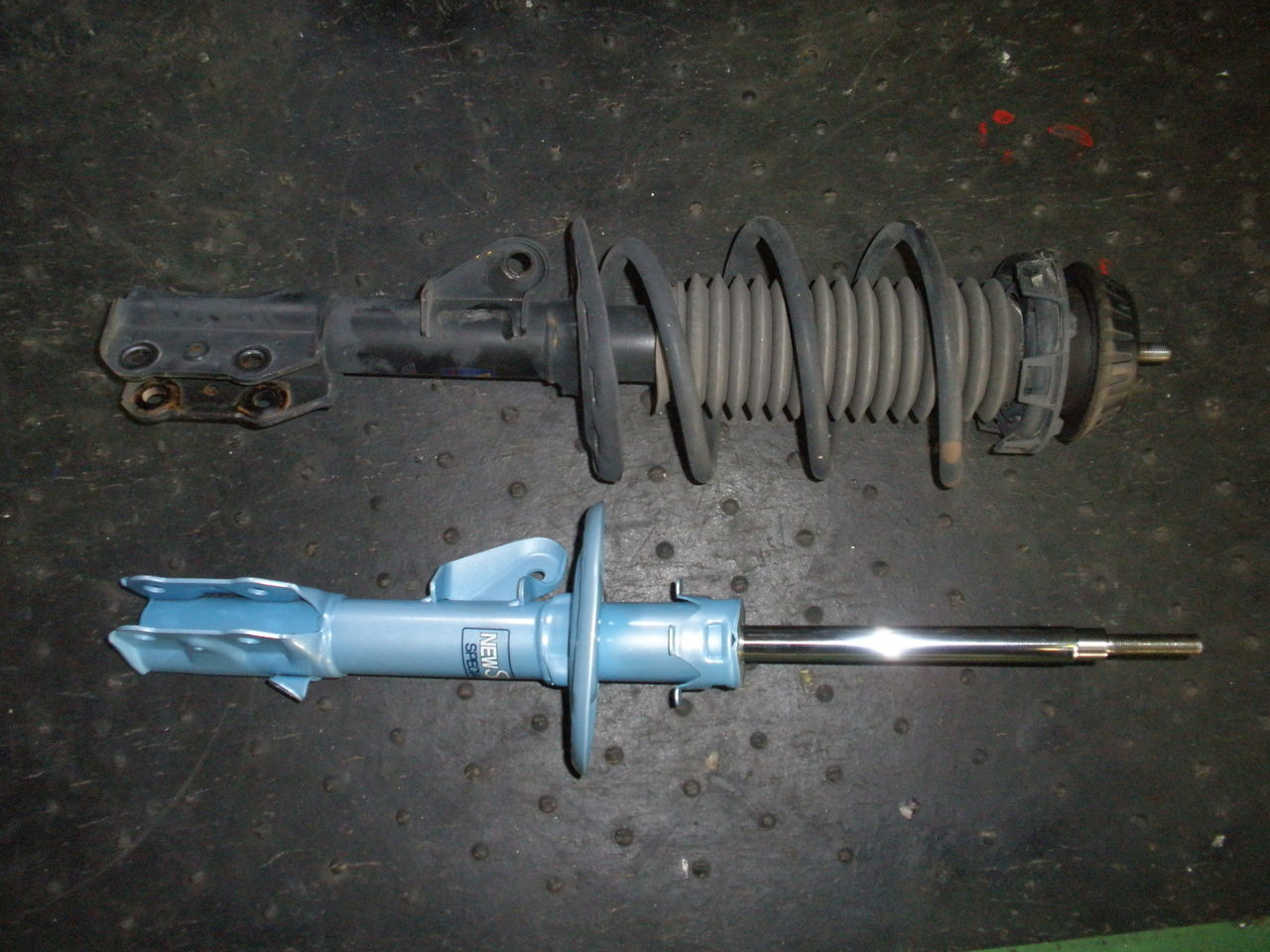 フィット サスペンション交換 持ち込み ショックアブソーバー Kyb Shaftのブログ 春日井市 タイヤ交換 名古屋市 サス交換 持ち込み 豊山町 愛知県 小牧市 尾張旭市 サスペンション交換 一宮市 愛知県