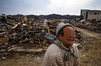 大震災 死体 東日本 震災発生2日後の仙台新港付近