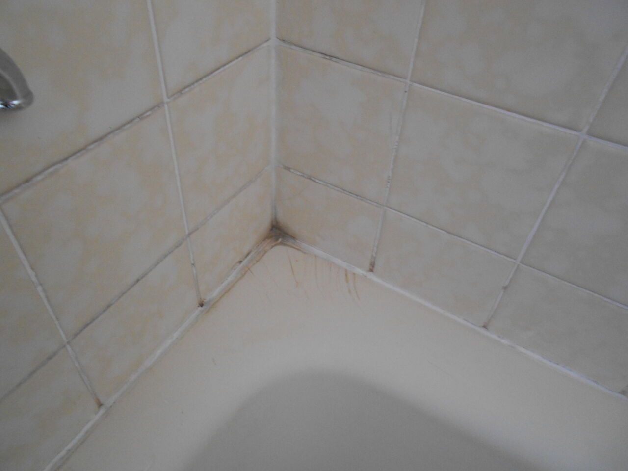 年 年末最後のbefore After 浴槽タイル壁クリーン掃除の巻 Fueブログ 年 年末最後のbefore After 浴槽タイル壁クリーン掃除の巻 Fueブログ