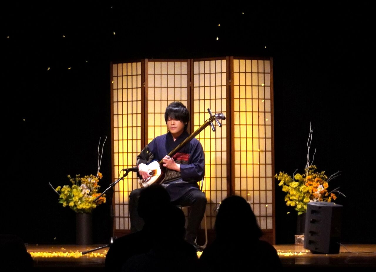 桜の弘前、民謡ステージへ🌸(^^♪ : 津軽三味線会館