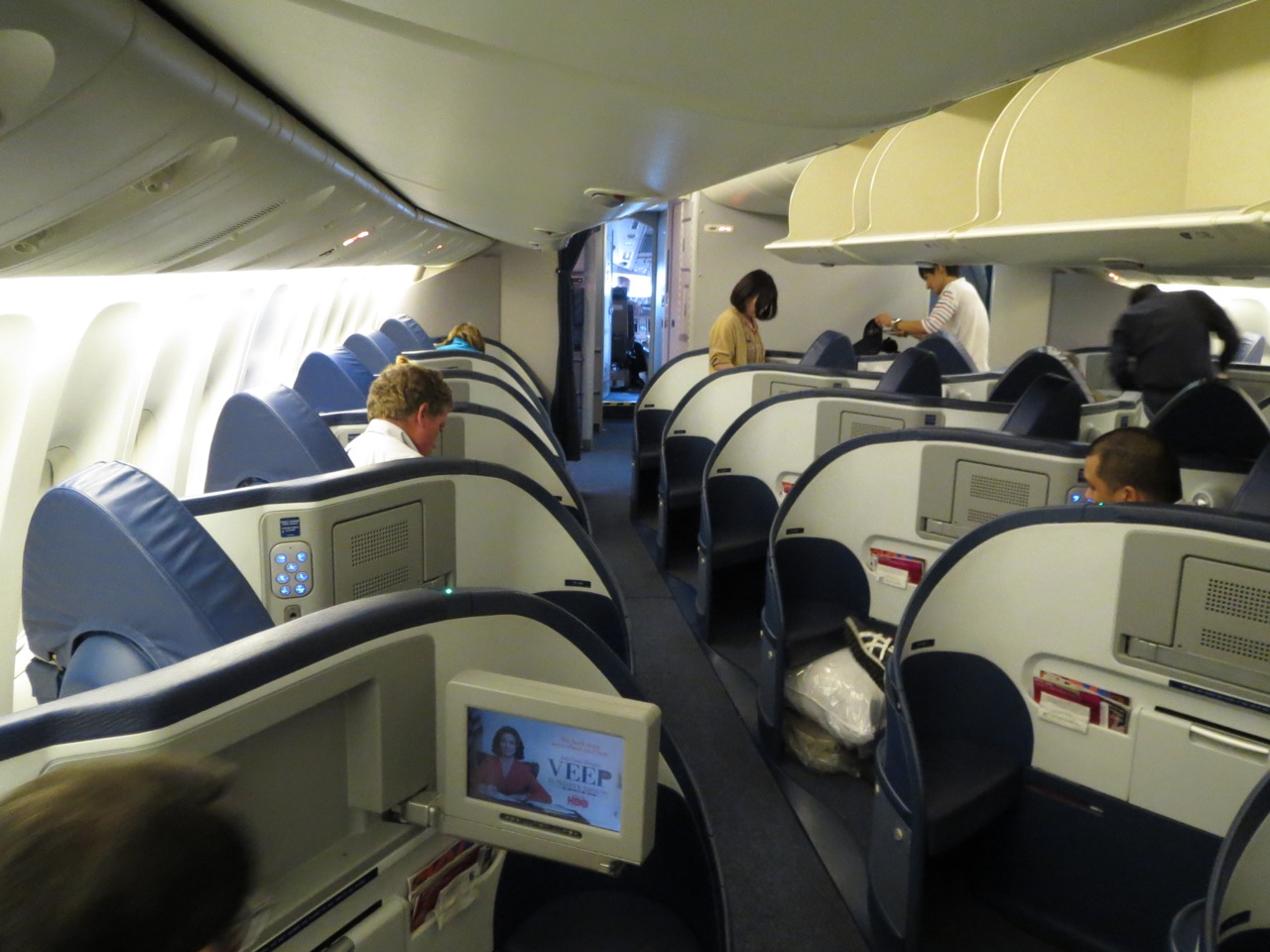 デルタ航空 成田 ロス ビジネスクラスはフラットシート 会社員の海外１人旅