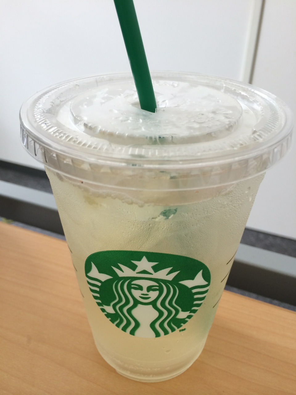 スタバ クールライム 会社員の海外１人旅