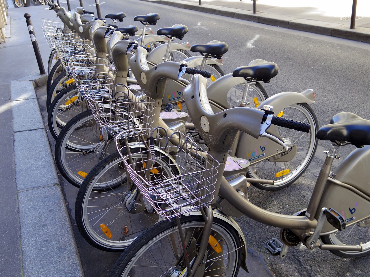 パリ 自転車 レンタル