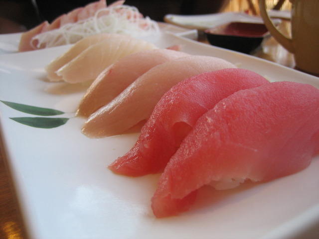 food-sushi-japanese-1051547-o