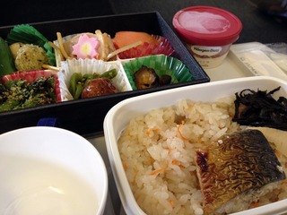 東京羽田空港国際線発、上海・虹橋行きの日本航空「JL081」便