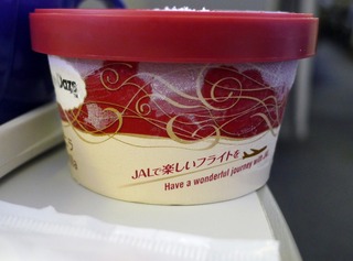 東京羽田空港国際線発、上海・虹橋行きの日本航空「JL081」便の機内食