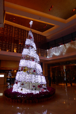 スイスグランドホテル上海の聖誕節(シェンタンジェ)ツリー