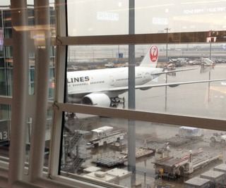羽田発上海・虹橋空港行きの日本航空JL081便