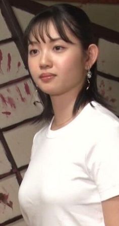 【テレ東】 田中瞳  「休日は日本酒におぼれ　iPhoneはダムに水没」　選挙特番のプロフィール情報に意外な一面 【WBS・モヤさま】