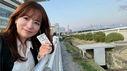 【ゴゴスマ】皆藤愛子　春らしいシースルー衣装やSNSでの可愛さでファンを魅了しています。【BSイレブン競馬中継】