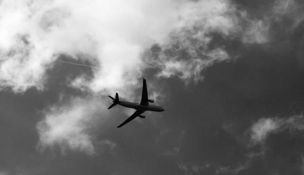 1457187199-aircraft-366822_1920-D2y-640x426-MM-100