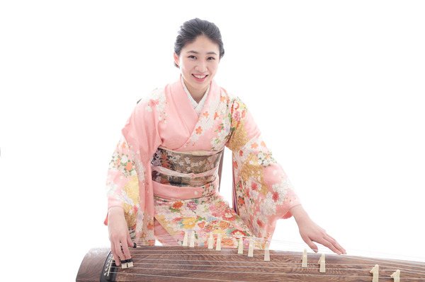 宇山葵白宣材写真