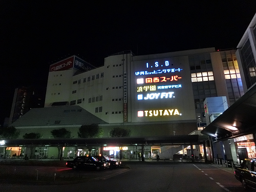 駅前ロータリー(写真右が先の北側入口)