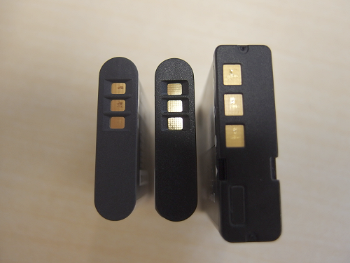 (左)Li-90B純正 (中)Li-90B互換 (右)NP-130