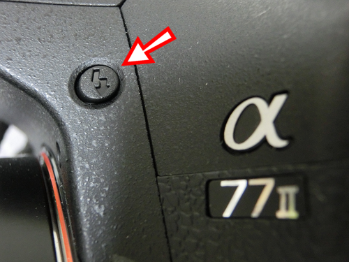 α77II(ILCA-77M2)のフラッシュポップアップボタン
