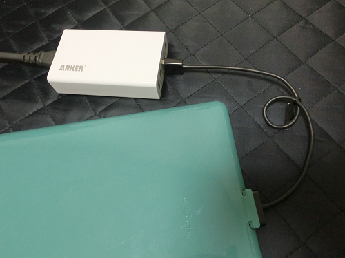 AnkerのUSB充電器とiPad(第三世代)