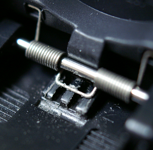 削れて粉が出ている