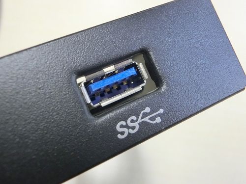 USB3.0といったら「青」