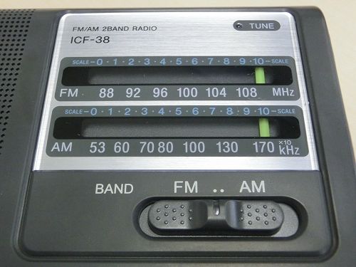 米国仕様のラジオ(ICF-38)