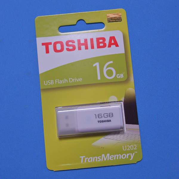 TOSHIBA USB2.0 16GB THN-U202W0160A4_001