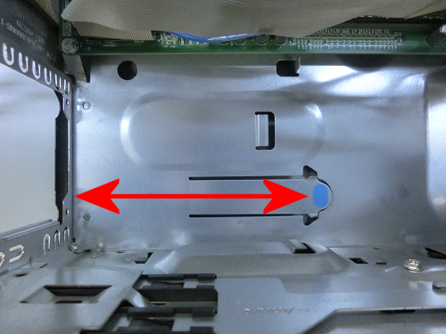 電源固定用のツメ