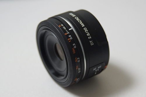 DT 30mm F2.8 Macro SAM (SAL30M28)