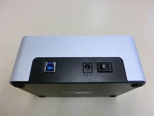 背面(USB3.0、電源、電源スイッチ)