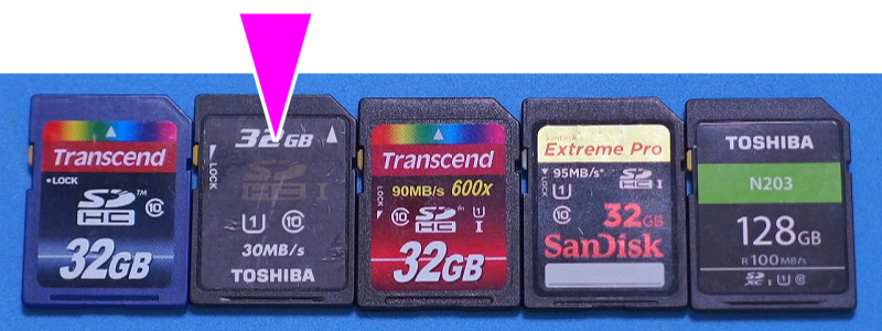 TOSHIBA(黒-黒) 32GB