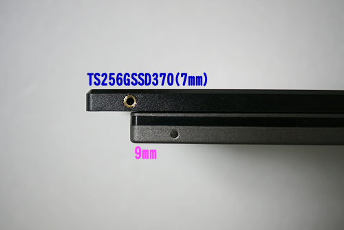 上がTS256GSSD370(7mm)、下は9mm