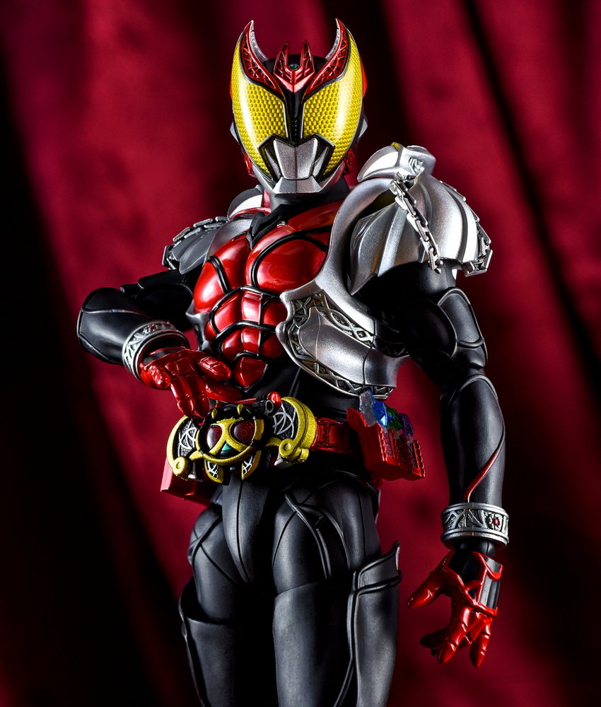 真骨彫 S.H 仮面ライダーキバ キバフォーム フィギュア 真骨頂 仮面 N8nmv0w