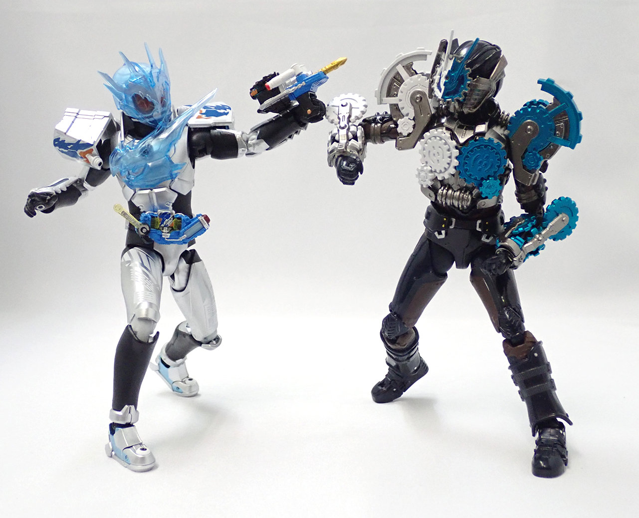 SHFニチアサブログ】仮面ライダークローズチャージvsヘルブロス