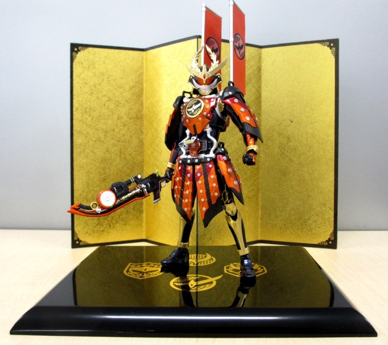 今週末発売！S.H.Figuarts 仮面ライダー鎧武！初回特典の台座と屏風で 