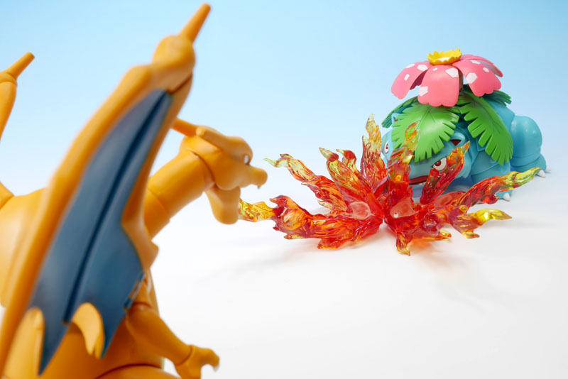 リザードン フィギュア 炎吹きポーズ　フィギュアーツ S.H.Figuarts リザードン | ポケットモンスター フィギュア