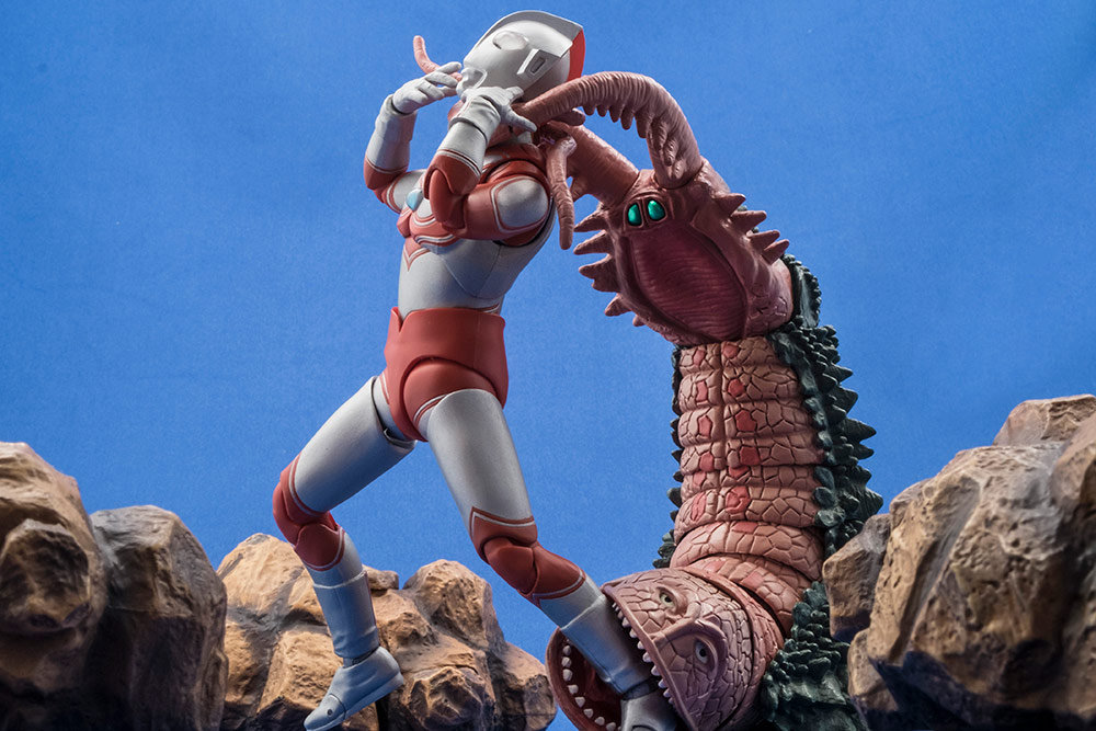 ストアー S.Hフィギュアーツ ウルトラマンジャックツインテールグドン