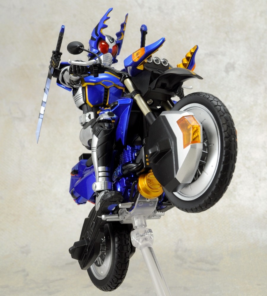 仮面ライダーガタック専用マシン「S.H.Figuarts ガタック 仮面ライダーガタック専用マシン「S.H.Figuarts ガタック