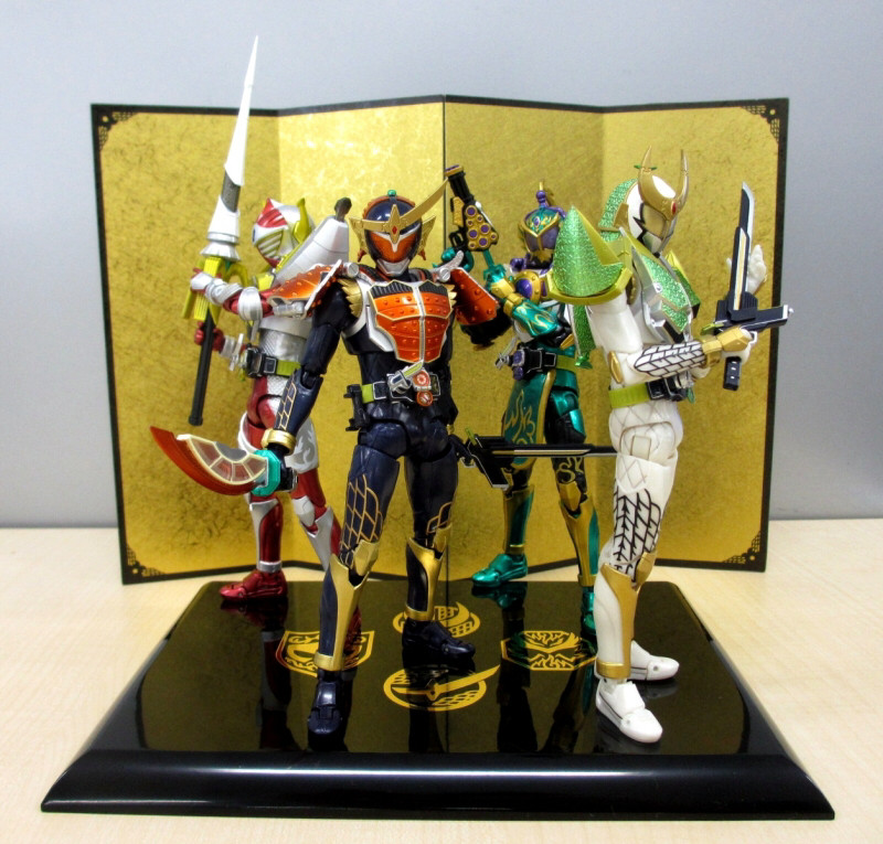 今週末発売 S H Figuarts 仮面ライダー鎧武 初回特典の台座と屏風で遊んでみた S H Figuarts エス エイチ フィギュアーツ スタッフブログ