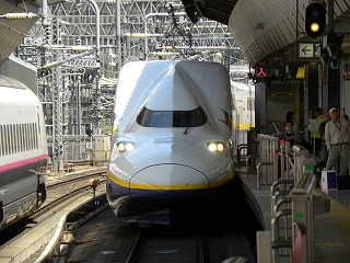 教師ラウンジへようこそ 東京駅で見た新幹線 1 e4系 maxやまびこ 教師ラウンジへようこそ 東京駅で見た新幹線 1 e4系 maxやまびこ