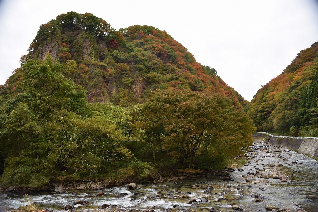 岨谷峡 伏伸の滝の紅葉 僕の歩く町3 岨谷峡 伏伸の滝の紅葉 僕の歩く町3