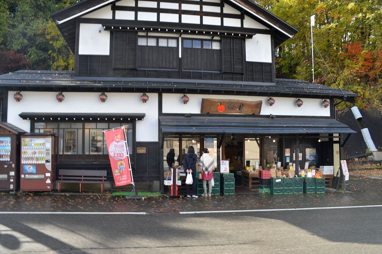 紅葉が見ごろの角館武家屋敷通りへ 僕の歩く町3 紅葉が見ごろの角館武家屋敷通りへ 僕の歩く町3