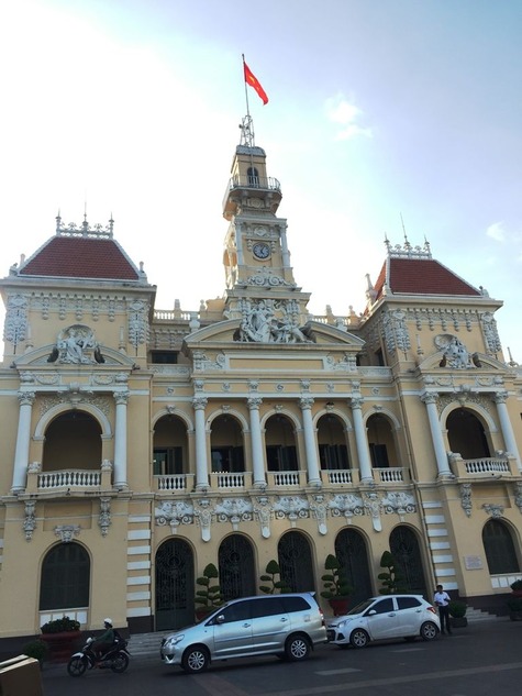 ホーチミン市人民委員会庁舎 ©アジアしあわせ特急