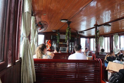 ハロン湾　クルーズ　船内