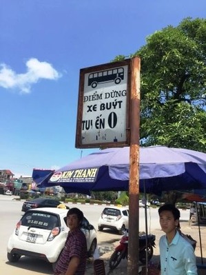 ドーソン行きのバス停(ローカルバス)