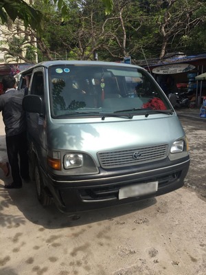 ハロン湾　クルーズ　30分遅れてきました