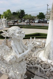 ホワイトテンプル　ワット・ロンクン (13)