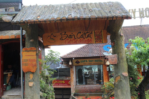 カットカット村の入口