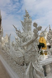 ホワイトテンプル　ワット・ロンクン (4)