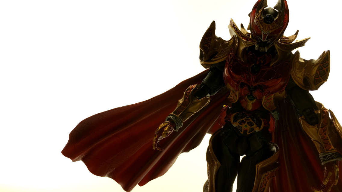 S.I.C 仮面ライダーキバ　エンペラーフォーム Amazon.co.jp: 魂ウェブ限定 S.I.C. 仮面ライダーキバ